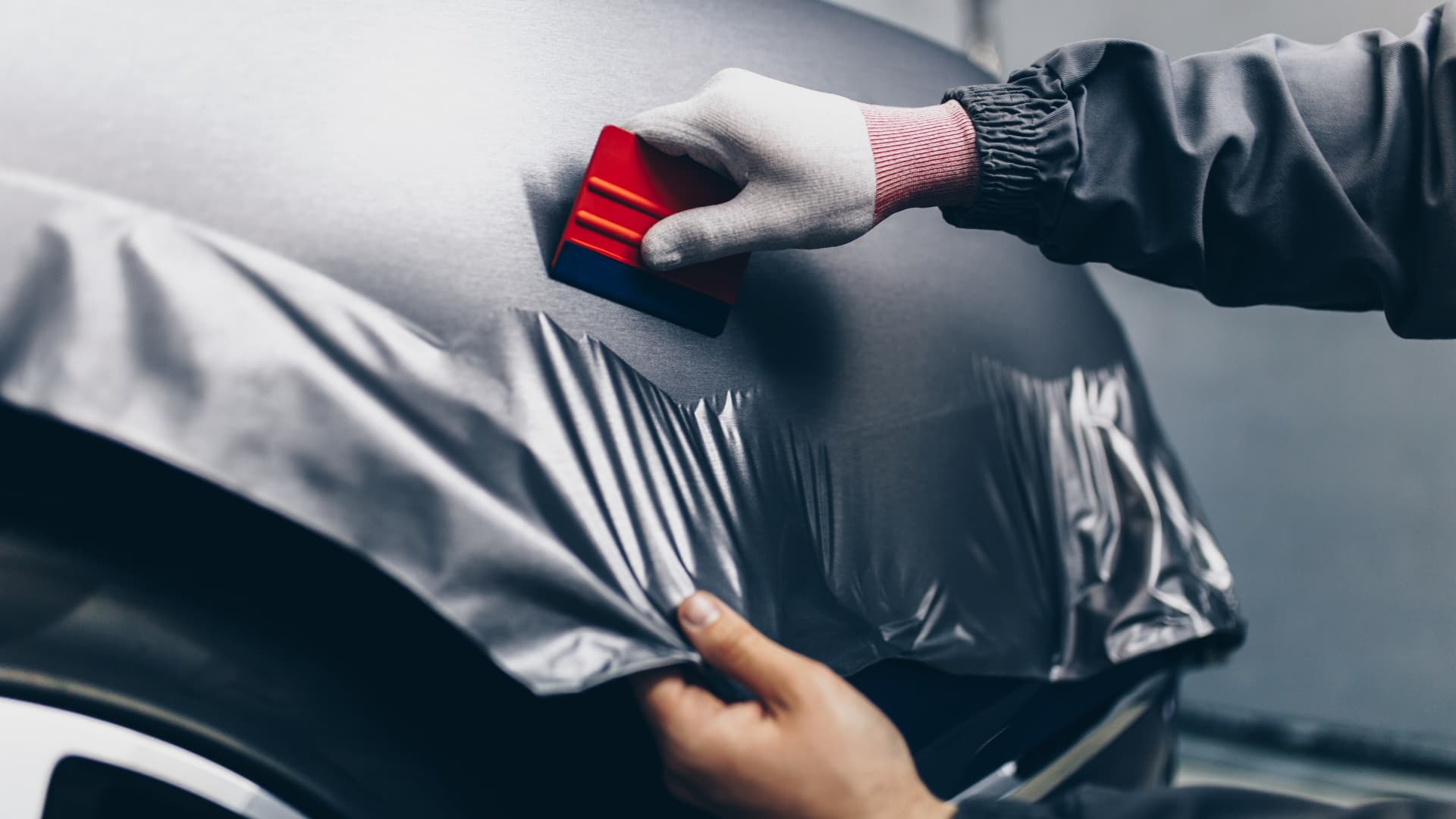 Vehicle vinyl wrap installation